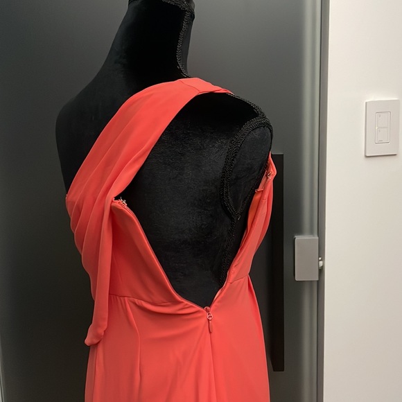 STUNNING BCBGMAZAZRIA DRESS. Coral color size 0 - Picture 3 of 5